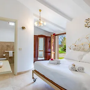 Hostly G&G Home